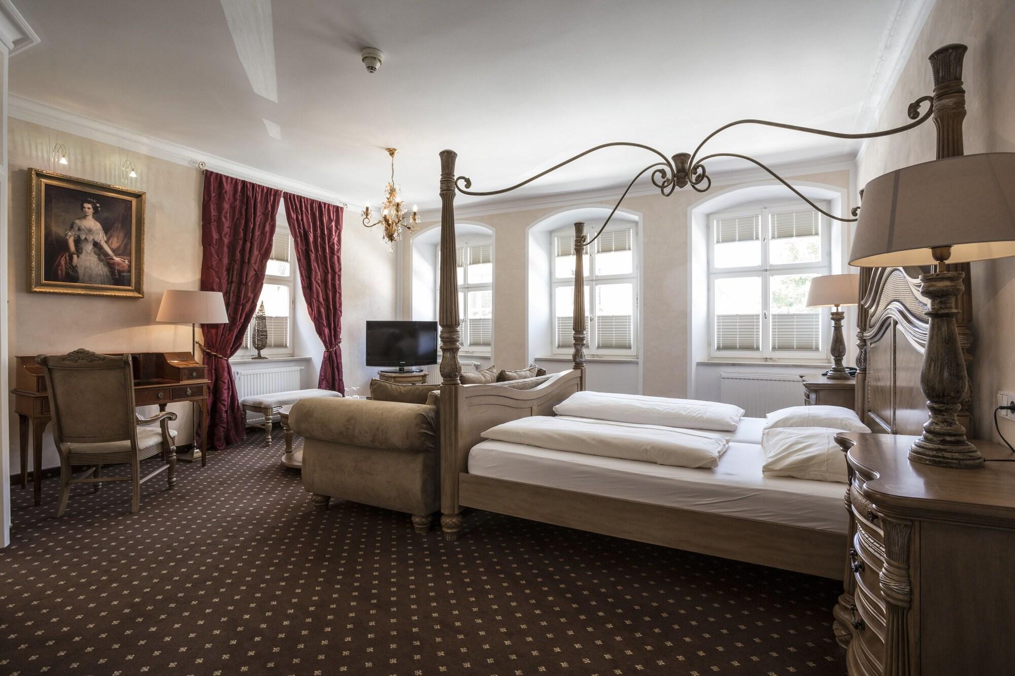 Meiser Altstadt Hotel Динкельсбюль Экстерьер фото