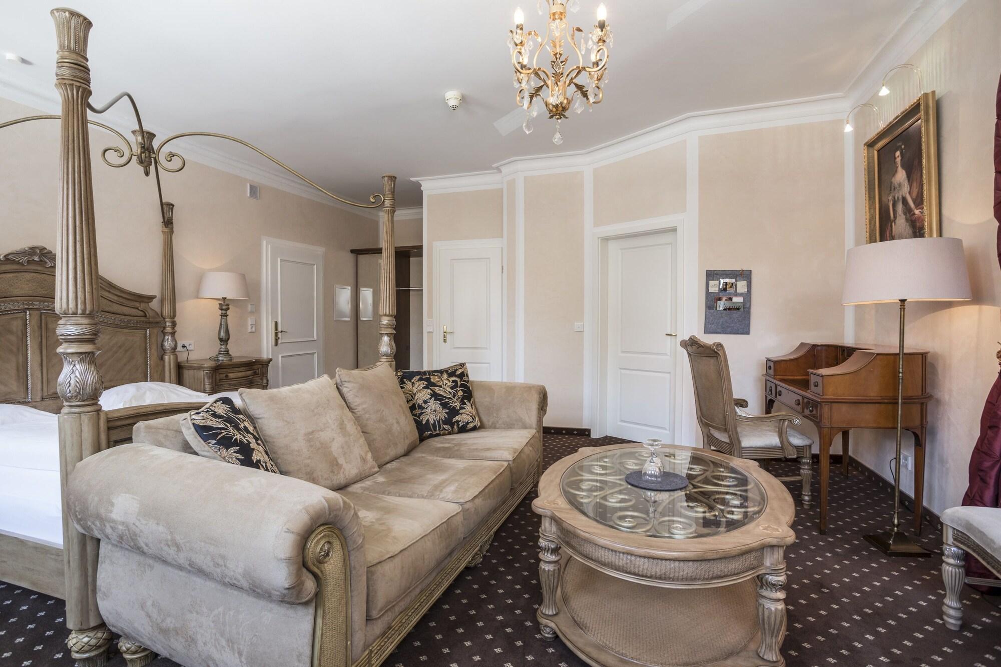 Meiser Altstadt Hotel Динкельсбюль Экстерьер фото