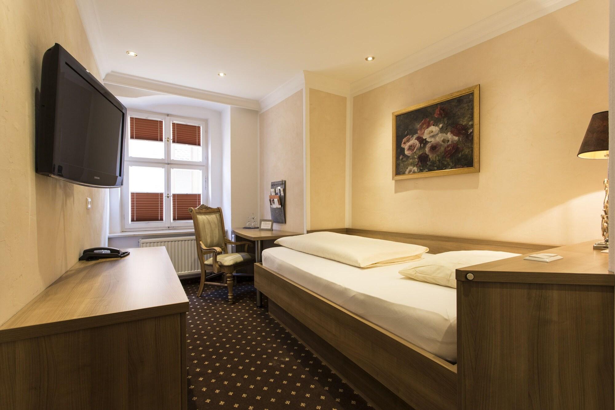 Meiser Altstadt Hotel Динкельсбюль Экстерьер фото