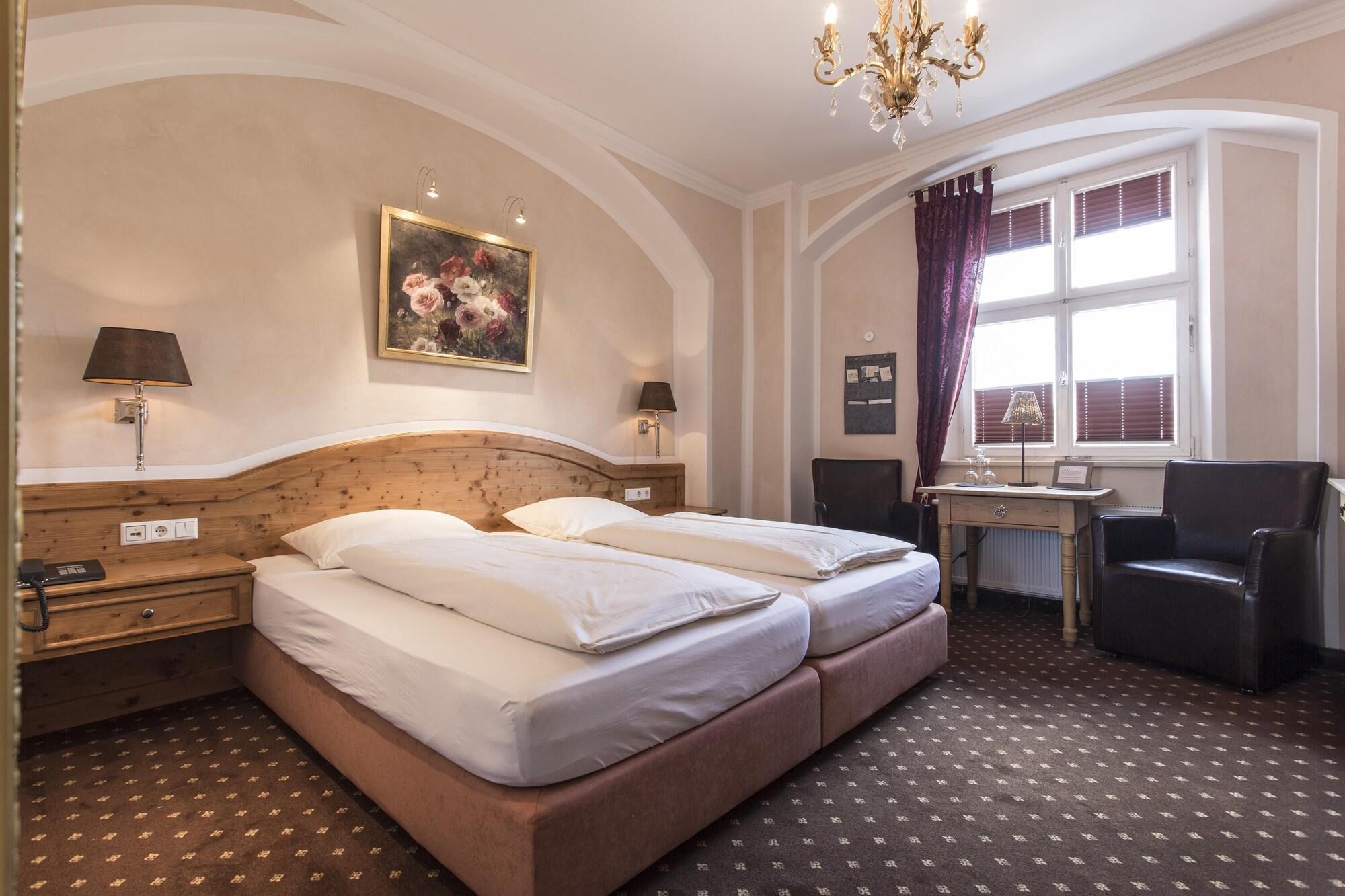 Meiser Altstadt Hotel Динкельсбюль Экстерьер фото