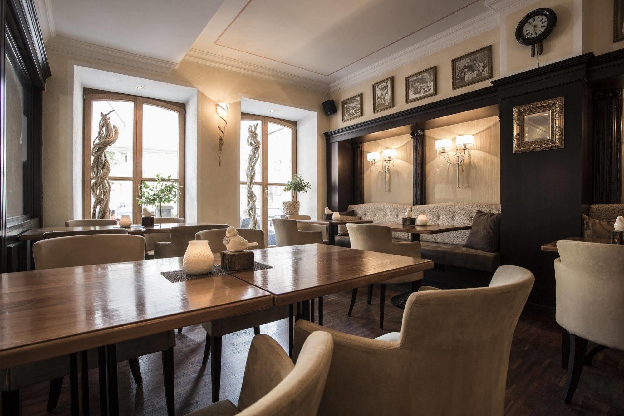 Meiser Altstadt Hotel Динкельсбюль Экстерьер фото
