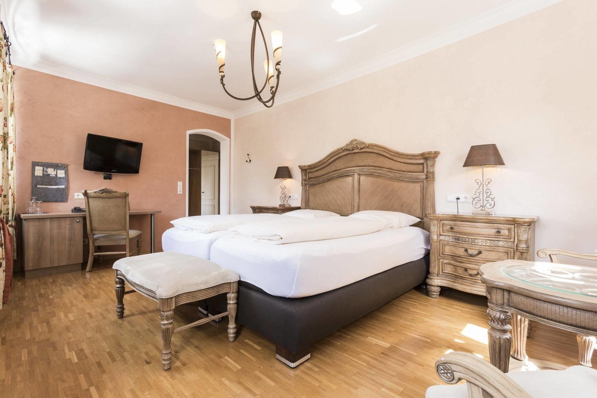 Meiser Altstadt Hotel Динкельсбюль Экстерьер фото
