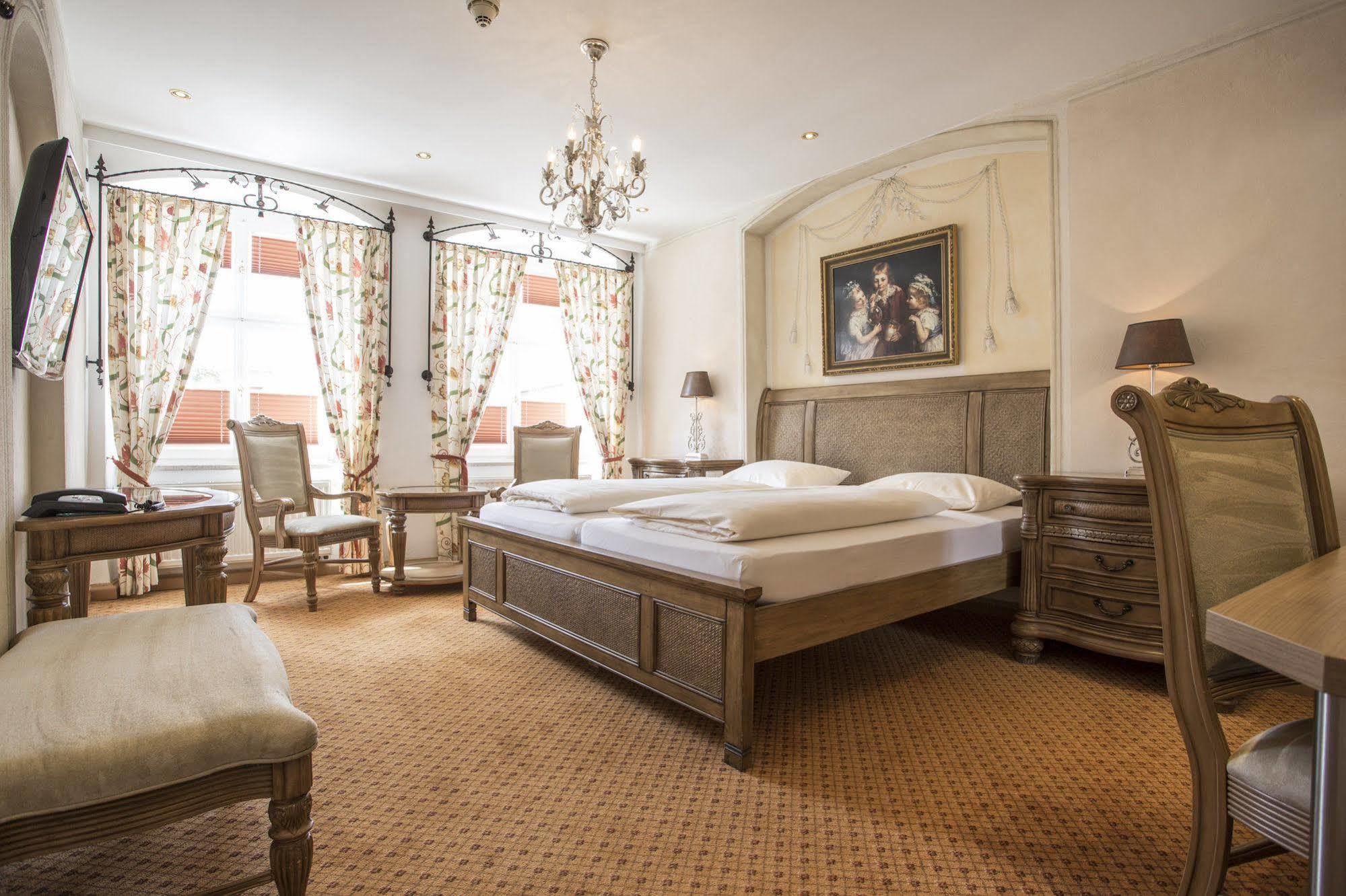 Meiser Altstadt Hotel Динкельсбюль Экстерьер фото