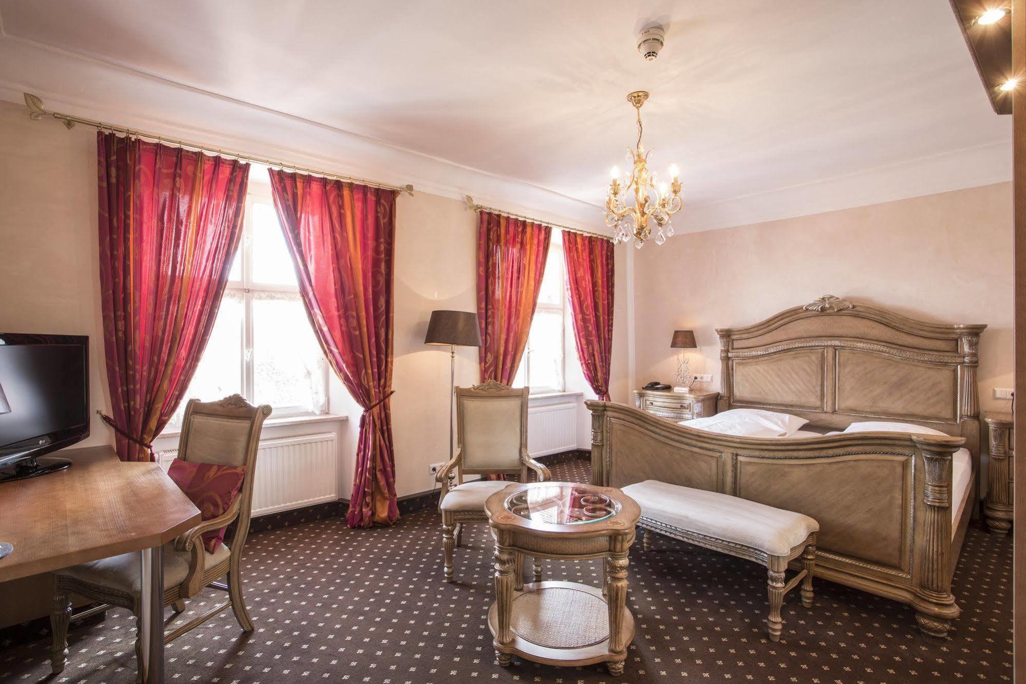 Meiser Altstadt Hotel Динкельсбюль Экстерьер фото
